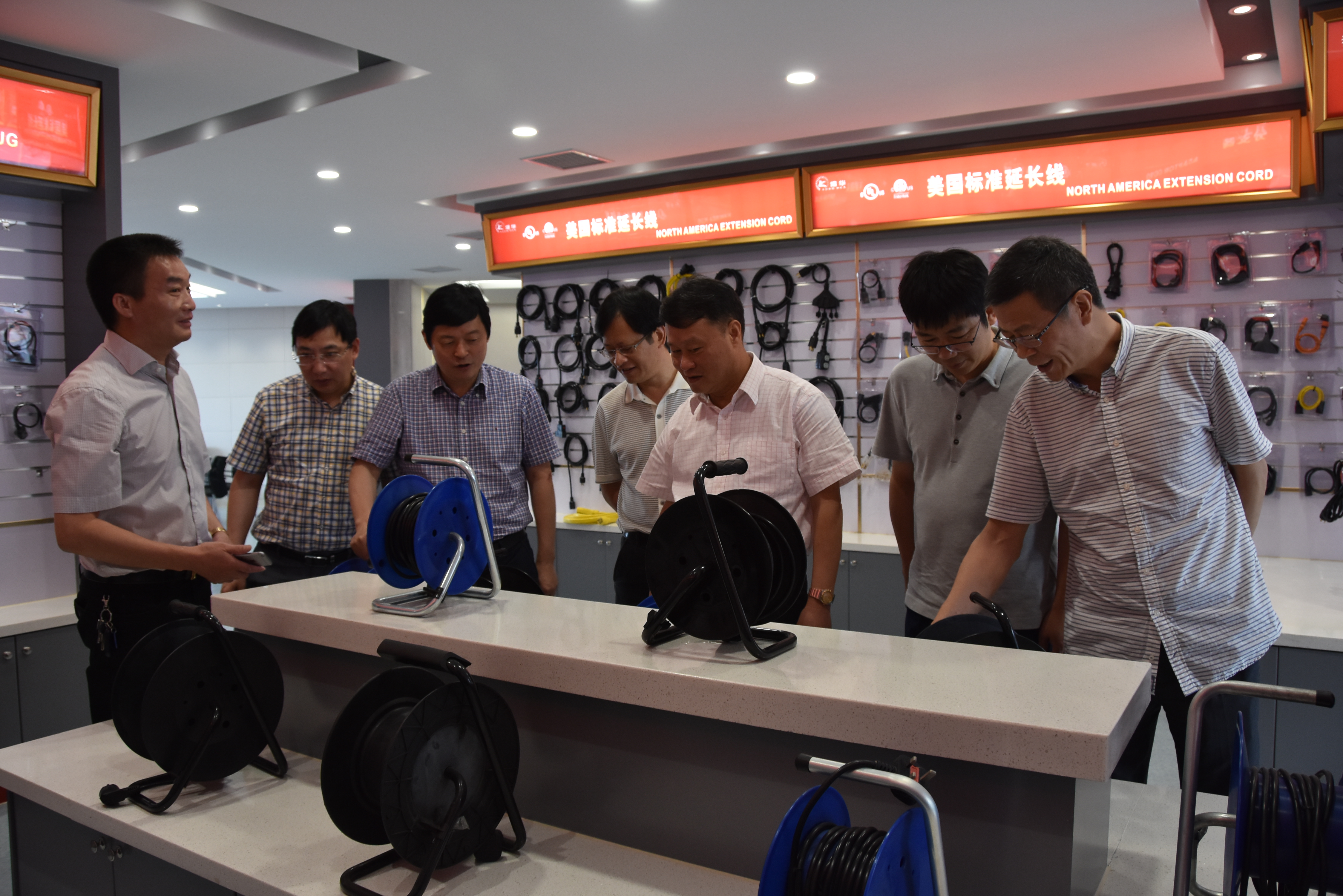 宁波市市场监督局党委书记、副局长朱德人等一行来我公司考察”